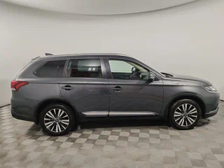 2019 Mitsubishi Outlander III Рестайлинг 3, серый, 1545000 рублей, вид 4