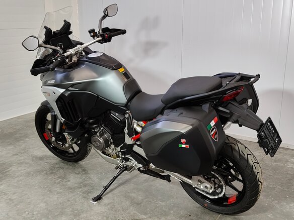 2021 Ducati Multistrada V4, серый - вид 2