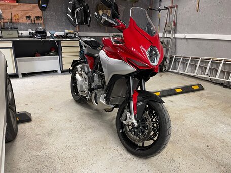 2017 MV Agusta Turismo Veloce 800, красный, 850000 рублей, вид 4