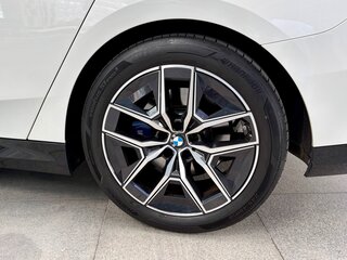 2024 BMW 5 серии 520i VIII (G60/G61/G68), белый, 6710000 рублей, вид 5