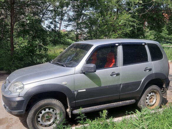 2012 Chevrolet Niva I Рестайлинг, серебристый, 410000 рублей - вид 3
