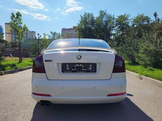 2010 Skoda Octavia RS II Рестайлинг, белый, 1550000 рублей, вид 3