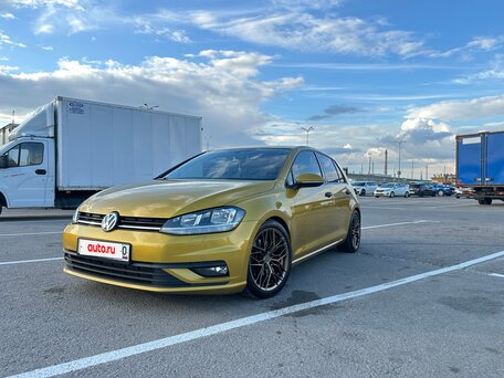 2018 Volkswagen Golf VII Рестайлинг, коричневый, 1899999 рублей, вид 1
