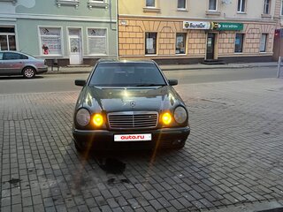 1997 Mercedes-Benz E-Класс 200 II (W210, S210), зелёный, 550000 рублей, вид 4