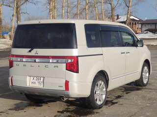 2020 Mitsubishi Delica D:5 I Рестайлинг, белый, 3333333 рублей, вид 3