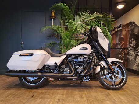 2025 Harley-Davidson Street Glide, белый, 3800000 рублей, вид 1