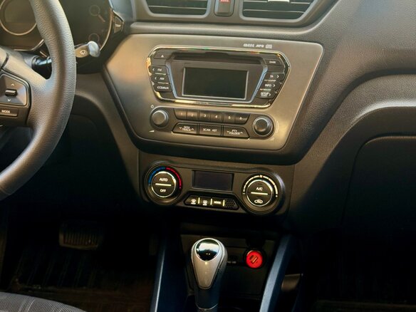 2012 Kia Rio 4-speed III, бежевый - вид 13
