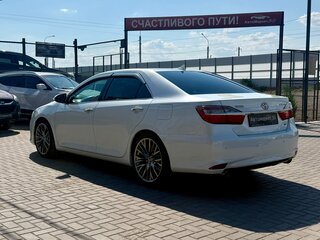 2015 Toyota Camry VII (XV50) Рестайлинг, белый, 2079990 рублей, вид 4