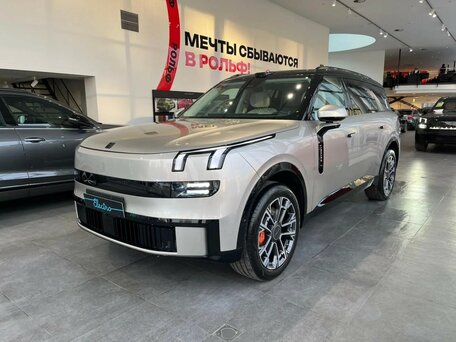 Lynk & Co 900