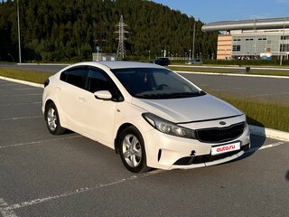 2018 Kia Cerato III Рестайлинг (Classic), белый, 950000 рублей, вид 2