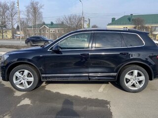 2014 Volkswagen Touareg II, чёрный, 2150000 рублей, вид 4