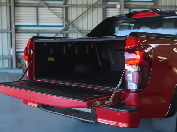 2026 Mazda BT-50 III Рестайлинг, красный, 5935686 рублей - вид 9