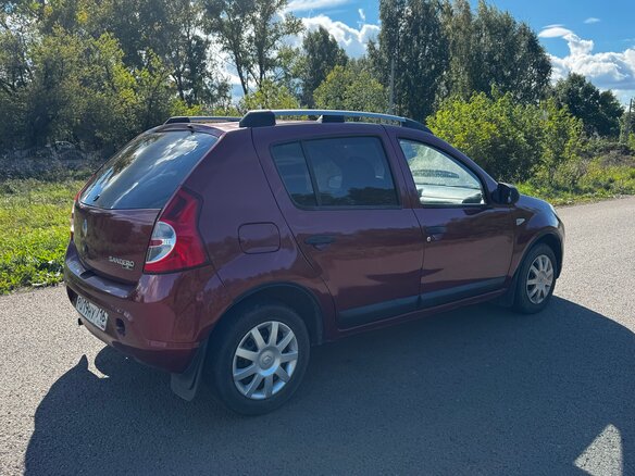 2012 Renault Sandero I, красный - вид 3
