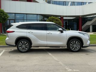 2026 Toyota Highlander IV (XU70), серебристый, 5495000 рублей, вид 4