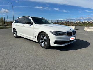 2020 BMW 5 серии 520d xDrive VII (G30/G31/G38), белый, 3397000 рублей, вид 3