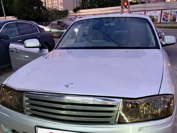 2003 Nissan Gloria XI (Y34), серебристый - вид 1