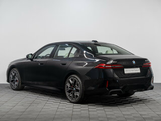 2026 BMW 5 серии 540d xDrive VIII (G60/G61/G68), чёрный, 14150000 рублей, вид 4