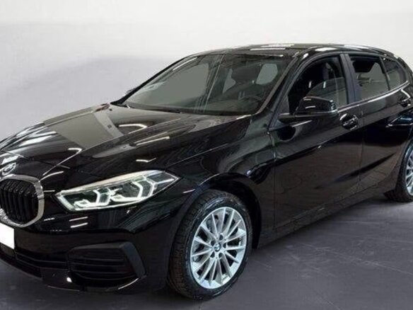 2022 BMW 1 серии 116d III (F40), чёрный, 2890000 рублей