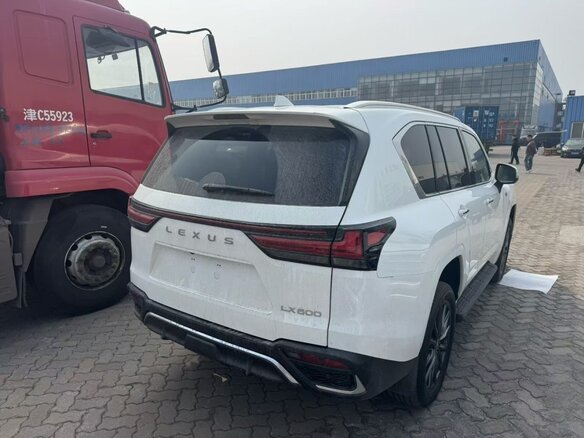 2026 Lexus LX 600 IV, белый, 20500000 рублей - вид 2