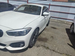 2019 BMW 1 серии 118i II (F20/F21) Рестайлинг 2, белый, 1760000 рублей, вид 4
