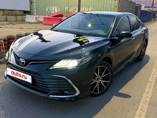 2022 Toyota Camry VIII (XV70) Рестайлинг, чёрный, 2820000 рублей, вид 2
