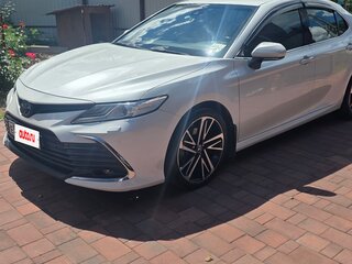 2022 Toyota Camry VIII (XV70) Рестайлинг, белый, 2899999 рублей, вид 1