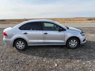 2014 Volkswagen Polo V, серебристый, 700000 рублей, вид 4