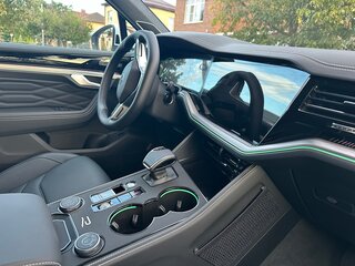 2026 Volkswagen Touareg III Рестайлинг, белый, 11690000 рублей, вид 4