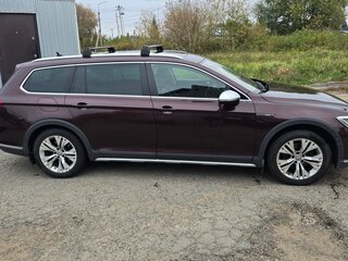 2017 Volkswagen Passat Alltrack B8, пурпурный, 2000000 рублей, вид 3