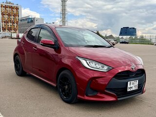 2021 Toyota Yaris IV, красный, 1500000 рублей, вид 3