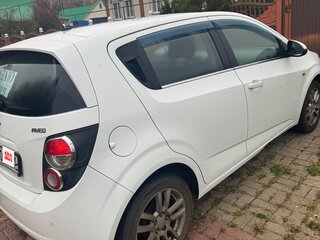2014 Chevrolet Aveo II, белый, 700000 рублей, вид 3