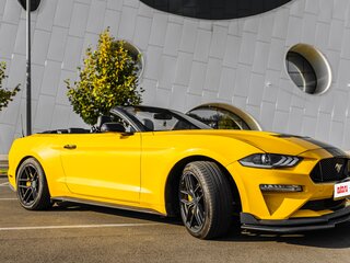 2020 Ford Mustang VI Рестайлинг, жёлтый, 3600000 рублей, вид 5