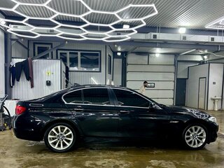 2013 BMW 5 серии 520i VI (F10/F11/F07), чёрный, 1850000 рублей, вид 4