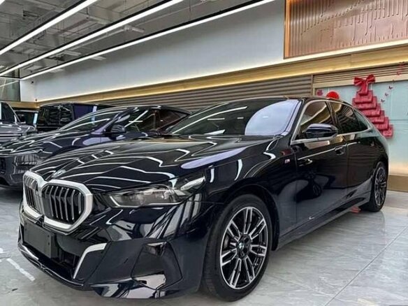 2025 BMW 5 серии 530Li xDrive VIII (G60/G61/G68), синий - вид 2