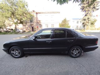 2000 Mercedes-Benz E-Класс 200 II (W210, S210) Рестайлинг, чёрный, 800000 рублей, вид 4