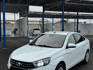 2018 Lada (ВАЗ) Vesta I, белый, 900000 рублей, вид 1