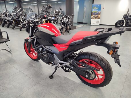 2018 Honda NC 750S, красный, 649000 рублей, вид 5