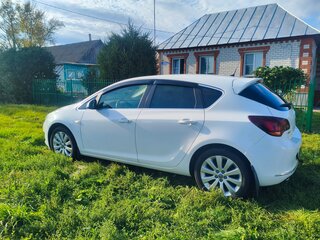 2014 Opel Astra J Рестайлинг, белый, 999999 рублей, вид 4