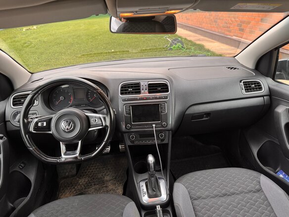 2018 Volkswagen Polo V Рестайлинг, серый - вид 1