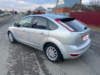 2010 Ford Focus II Рестайлинг, серебристый, 455000 рублей, вид 2