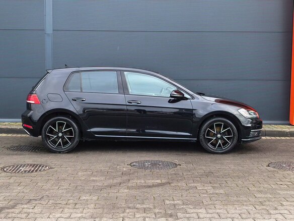 2019 Volkswagen Golf VII Рестайлинг, чёрный, 1779000 рублей - вид 2