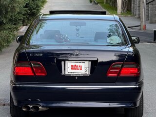 2001 Mercedes-Benz E-Класс 320 II (W210, S210) Рестайлинг, синий, 1300000 рублей, вид 4