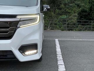 2022 Honda Stepwgn Spada V Рестайлинг, белый, 1950000 рублей, вид 2