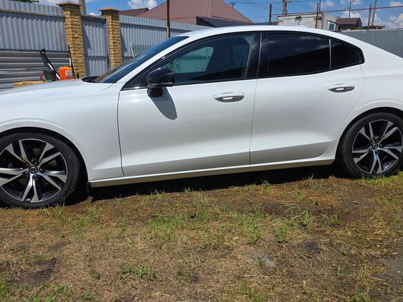 2019 Volvo S60 III, белый, 2600000 рублей - вид 3