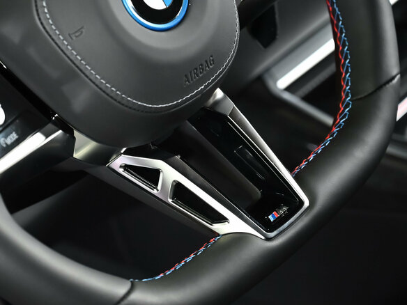 2023 BMW 7 серии M760e xDrive VII (G70), чёрный, 24000000 рублей - вид 24