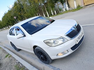 2013 Skoda Octavia II (A5) Рестайлинг, белый, 900000 рублей, вид 3