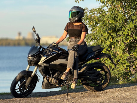 2021 Bajaj Dominar 250, чёрный, 240000 рублей, вид 1