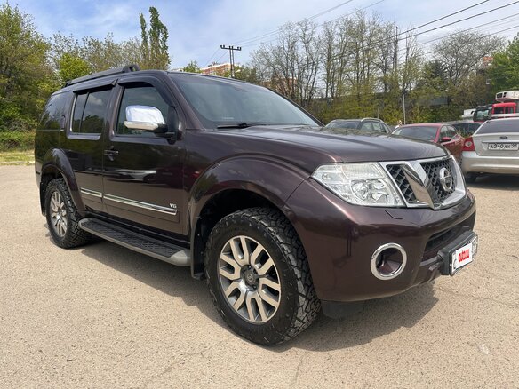 2011 Nissan Pathfinder III Рестайлинг, коричневый, 1850000 рублей - вид 2