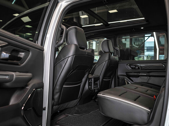 2026 Ram 1500 Crew Cab V Рестайлинг, серебристый, 9490000 рублей - вид 17