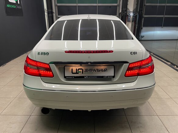 2010 Mercedes-Benz E-Класс 250 5G-Tronic IV (W212, S212, C207), белый, 1300000 рублей - вид 4